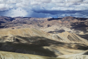 祼露土质山丘 西藏