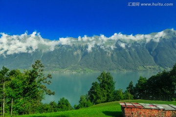 瑞士高山湖泊浮云