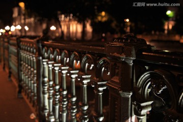 塞纳河桥栏杆夜景