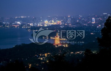 杭州西湖雷峰塔夜景