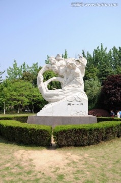 七仙女雕塑