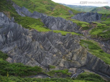 八美石林风光 四川道孚县