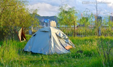 郊外野营帐篷营地宽幅