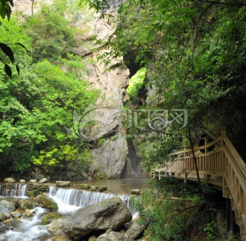 湖北神农架天生桥风景区