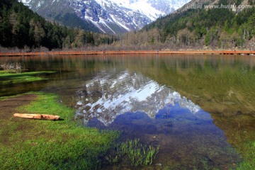 毕棚沟雪山倒影