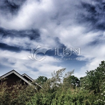 屋顶上的天空