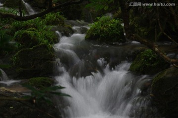 山涧溪流