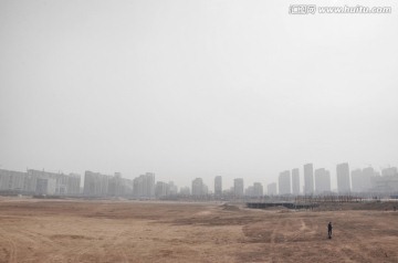 雾霾天空 建筑群 废墟