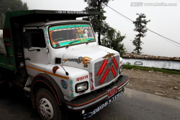尼泊尔彩绘卡车