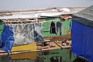 漓江渔民水上的家 船屋
