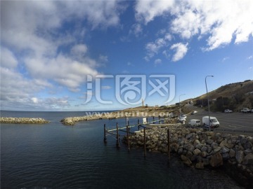蓝天白云下的袋鼠岛港口码头