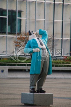 巴黎拉德芳斯广场 仰望的人雕塑