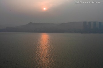 长江日出