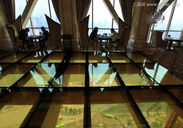 国际酒店 悬空玻璃餐厅
