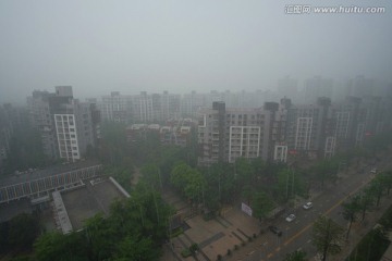 暴雨中的城市