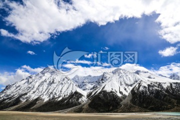 青藏雪山