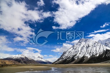 青藏雪山