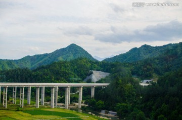 高架桥 山脉