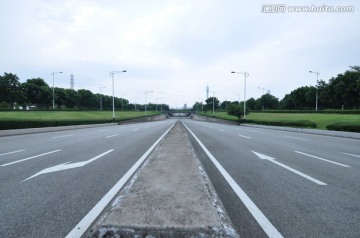 笔直的道路