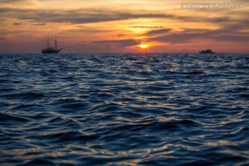 夕阳下的海面