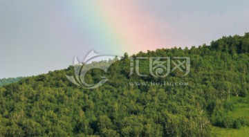 山坡上的彩虹