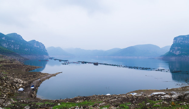 中国风山水画瓮安溏家坝水库