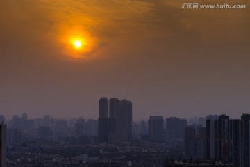 夕阳下的城市