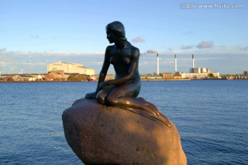 丹麦哥本哈根海的女儿小美人鱼像