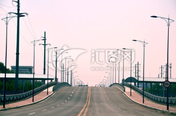 公路 桥梁 路灯