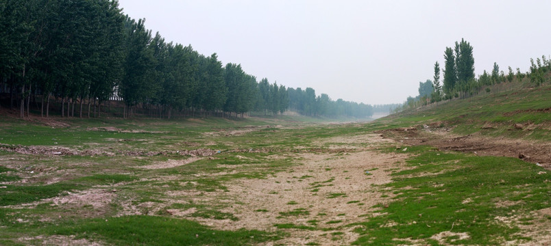 干涸河道全景照片