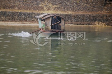 漓江风情 乡村渡口的渡船