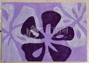 紫色花纹地毯