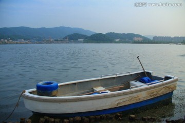 长沙西湖公园漂浮孤独的小船只