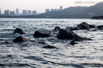 海边礁石高清图片