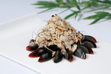 皮蛋拌蛤蜊肉