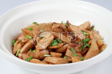 五花肉烧芋仔