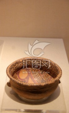 涡纹网纹彩陶盆