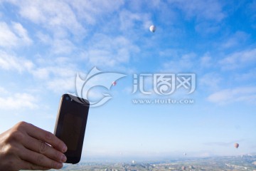 手机拍摄蓝天热气球