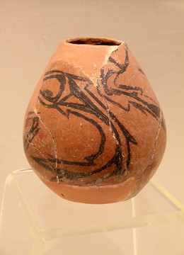 仰韶文化早期游鱼纹彩陶瓶
