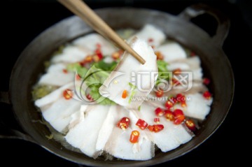砂锅酸菜氽白肉