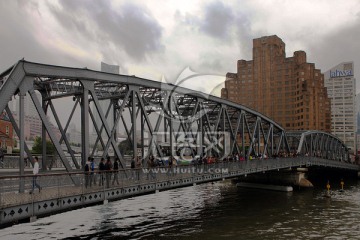 昔日白渡桥今朝上海标志建筑