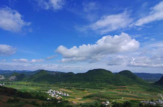 自然风景 山峦 晴朗 自然环境