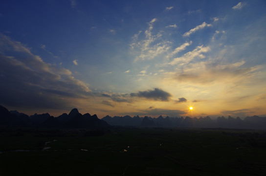 天空云彩 夕阳远山 日落 夕阳