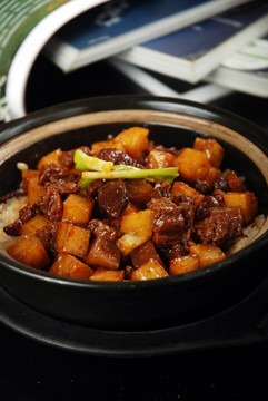 软哨土豆煲饭