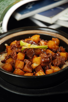 红焖软哨土豆煲饭