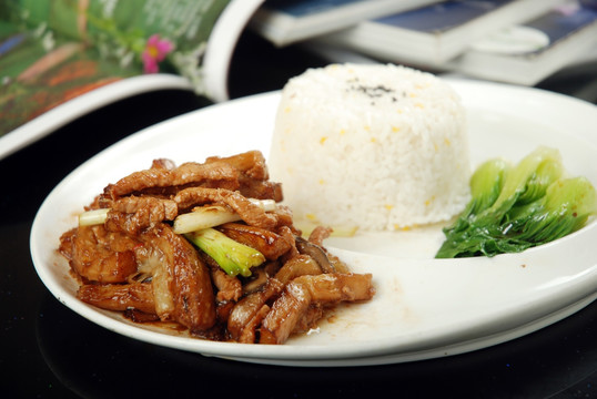 红烧茄子拌饭