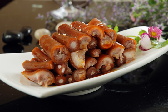 吉庆猪尾