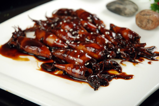 酱汁墨鱼仔