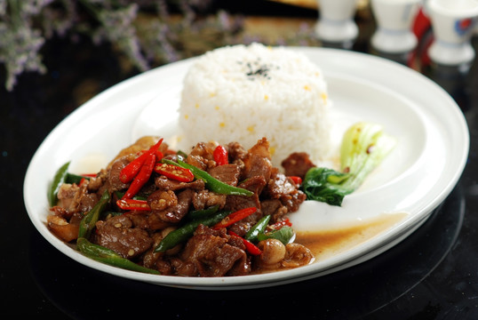 农家小炒肉拌饭