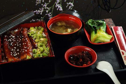 日式酱烧鳗鱼定食